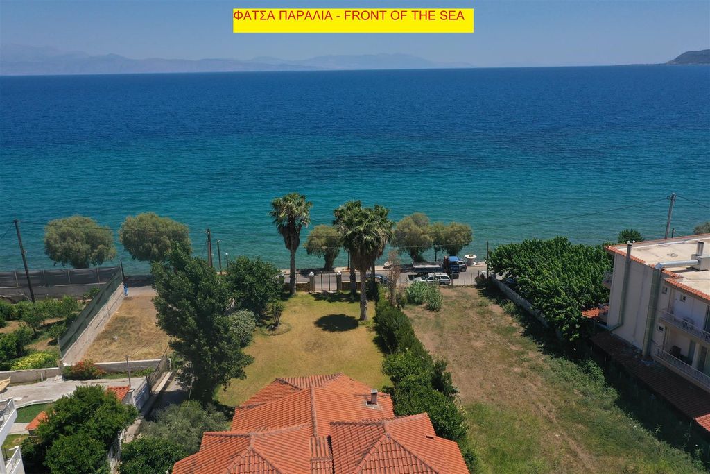 Property photo 1 of 27 Luxurious 3 Bedrooms' House And Garden On The Beach Of Diakopto