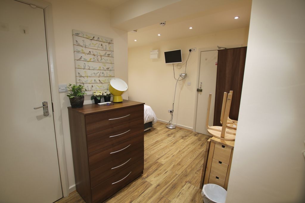 Property photo 3 of 5