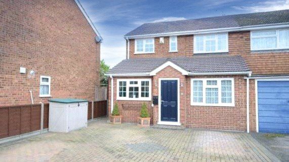 3 bed semi-detached house to rent Tittle Row
