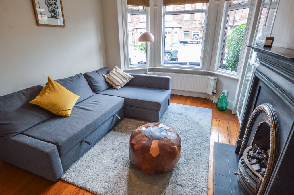 Property photo 3 of 18 Lounge