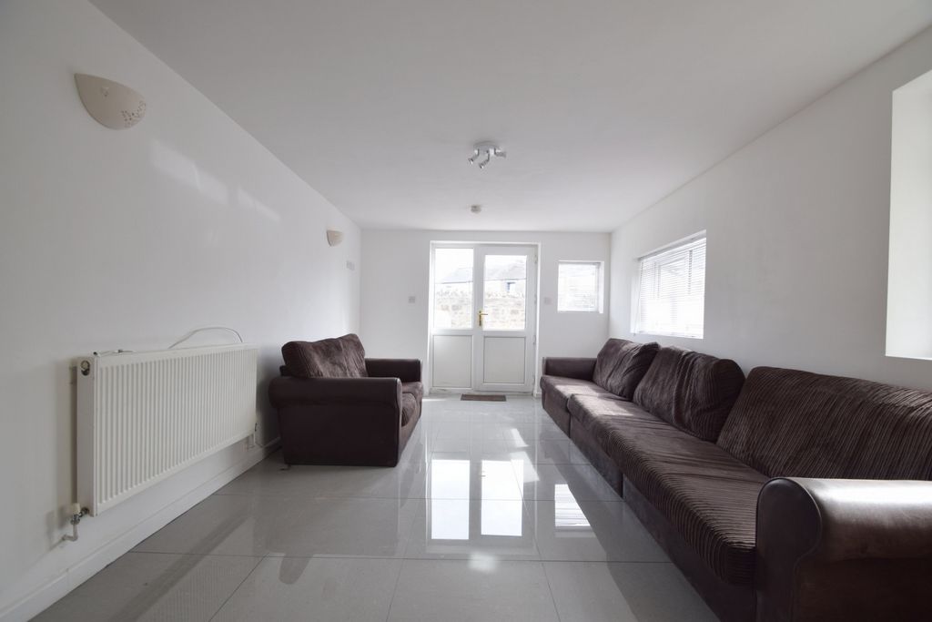 Property photo 2 of 6 Photo 2