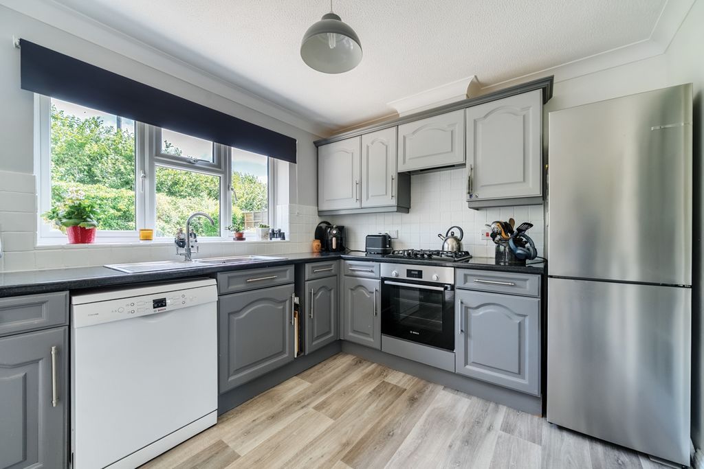 Property photo 2 of 18 1323728-3-686d1694A4887