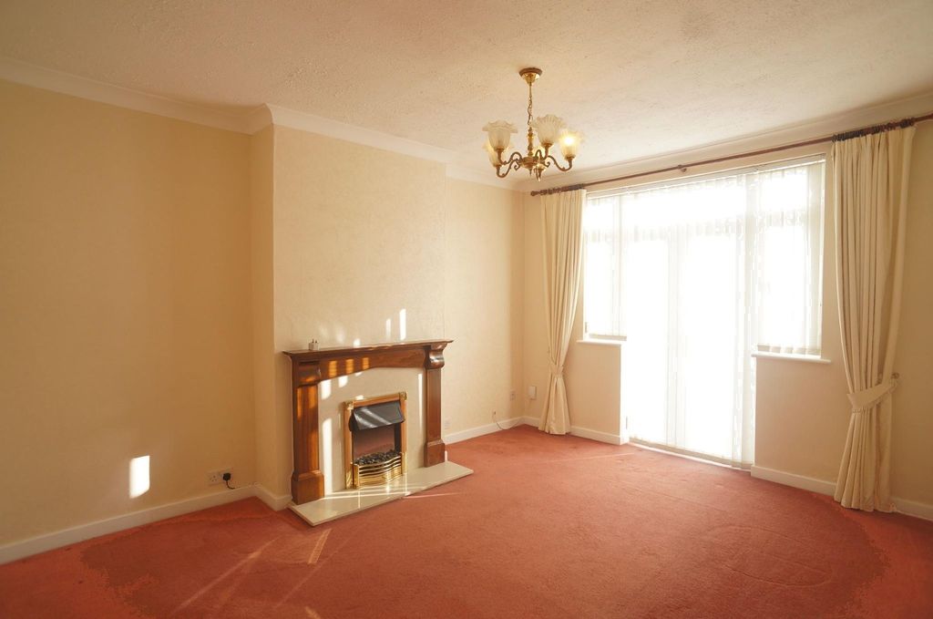 Property photo 3 of 7 Lounge