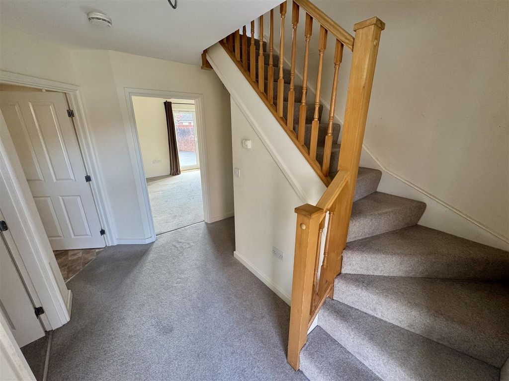 Property photo 3 of 19 i
