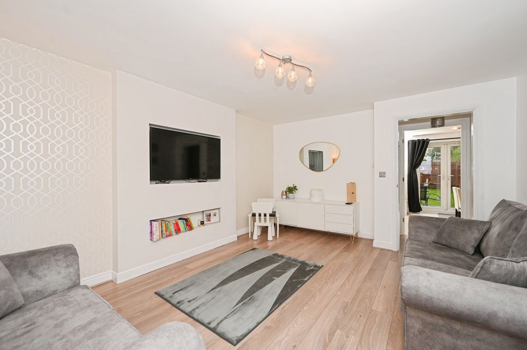Property photo 2 of 17 Photo