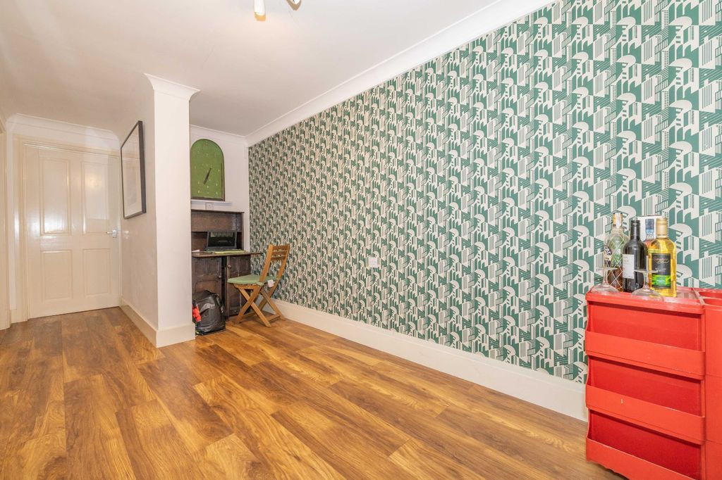 Property photo 3 of 8 Picture 3