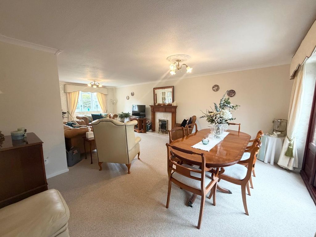 Property photo 3 of 30 Dining Are