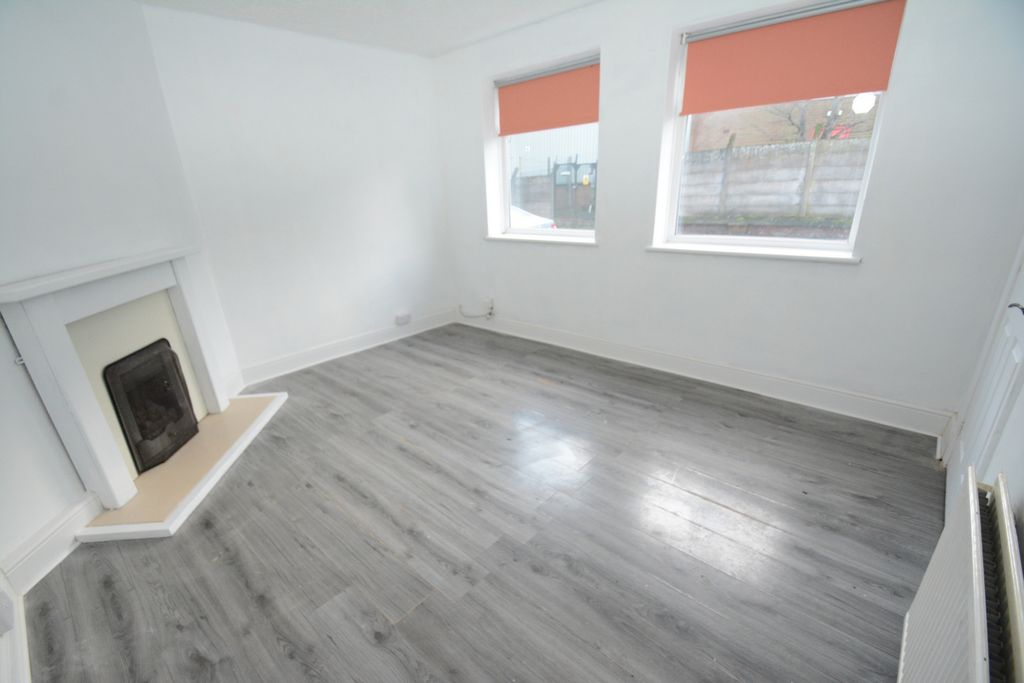 Property photo 2 of 12 Lounge