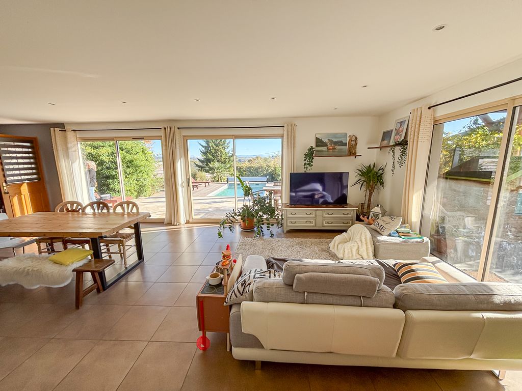 Property photo 3 of 6