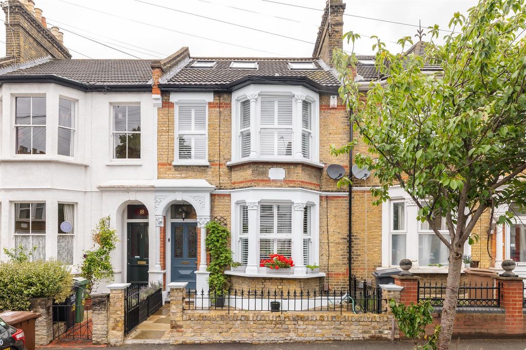 Property photo 1 of 61 Priory Avenue  E17