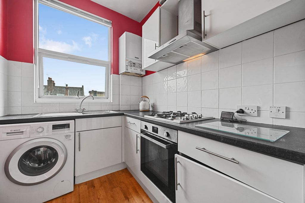 Property photo 2 of 7 Kitchen 