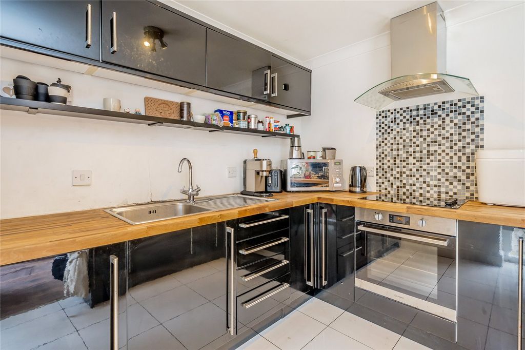 Property photo 2 of 8 Kitchen