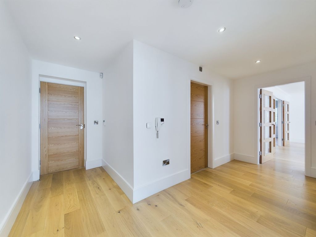 Property photo 3 of 26