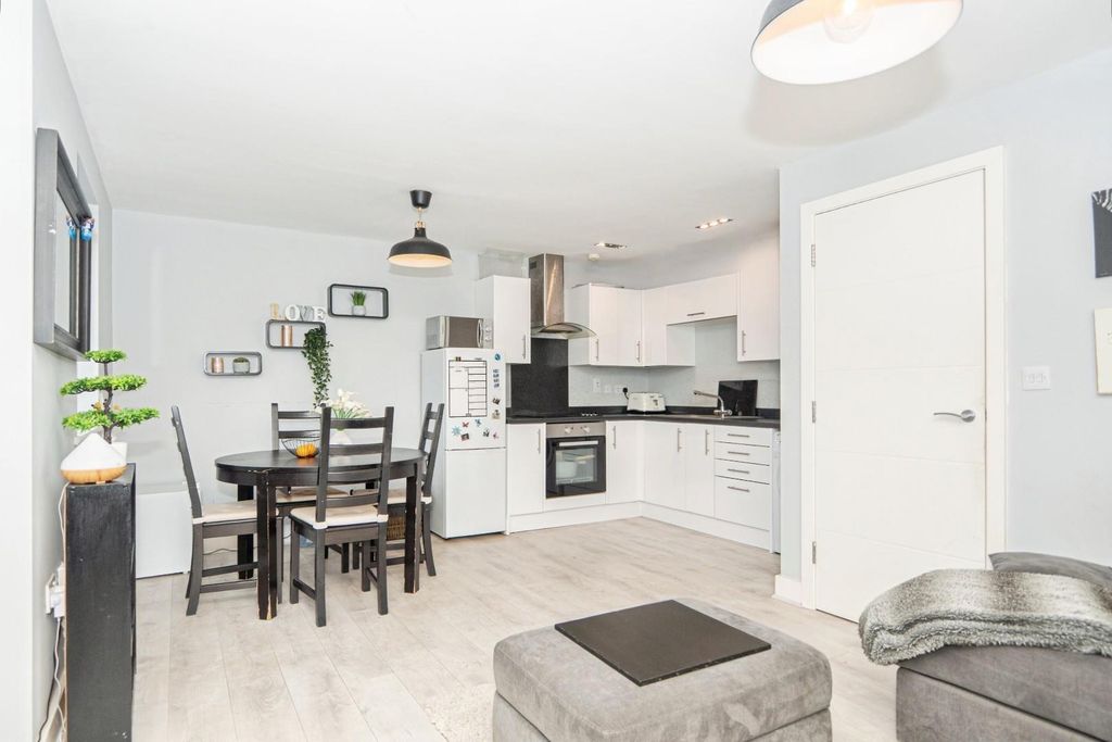 Property photo 2 of 13 Living Room/Kitchen