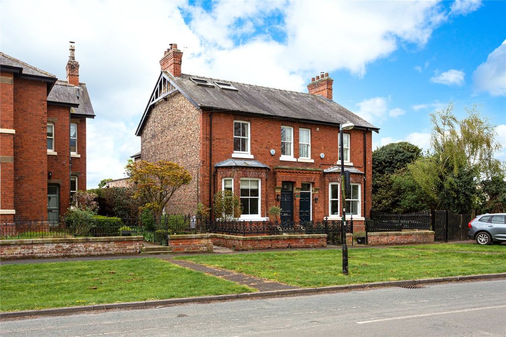 Property photo 1 of 19 External Front