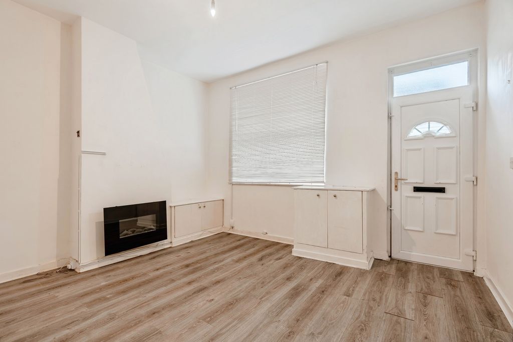 Property photo 2 of 12 Pbox-Img.Jpg