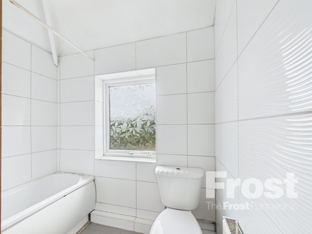 Property photo 3 of 7 Bathroom