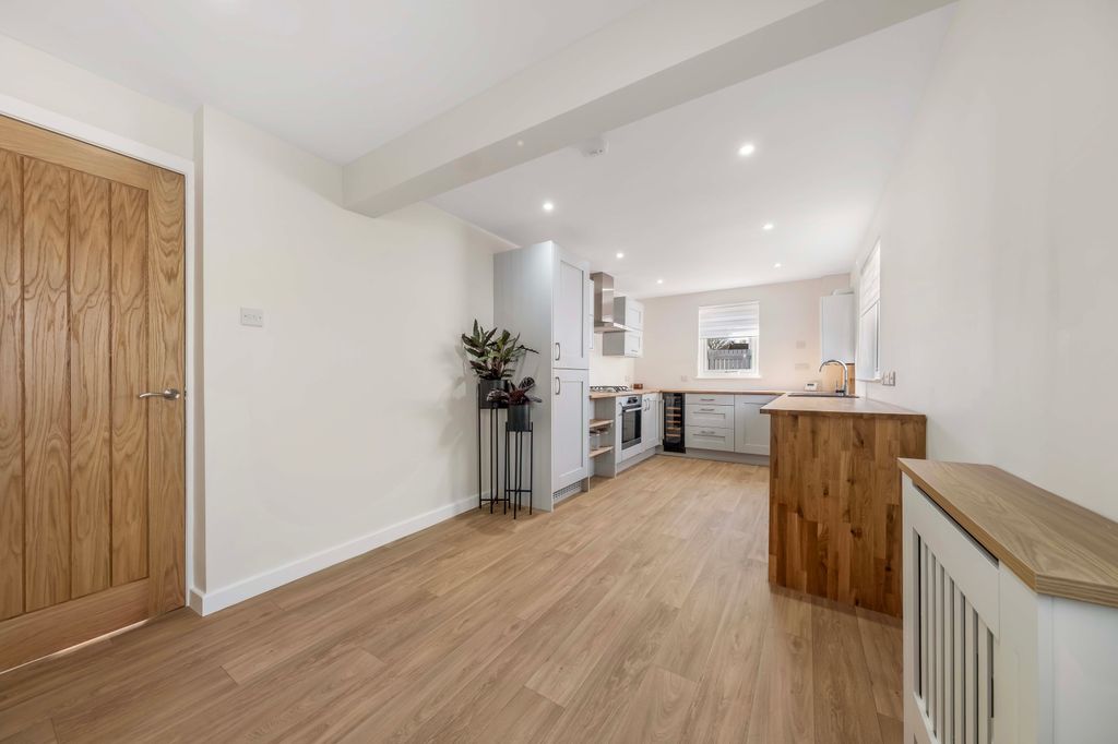 Property photo 2 of 40