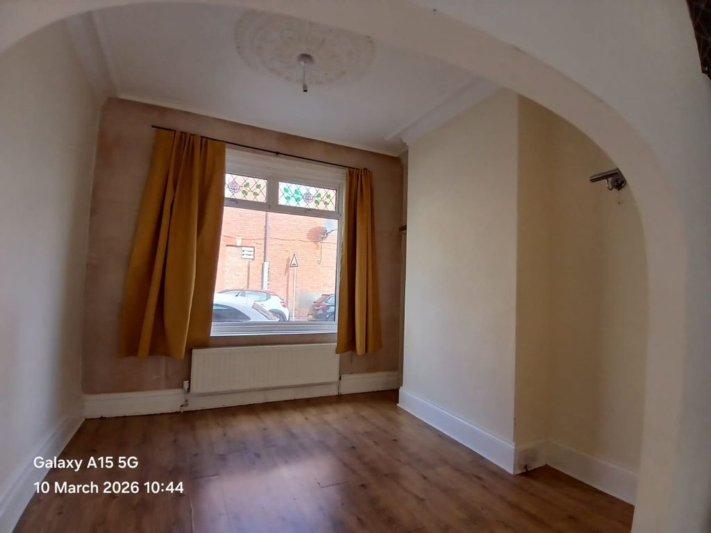 Property photo 2 of 8 7 Cundall Road 10.03 (1)