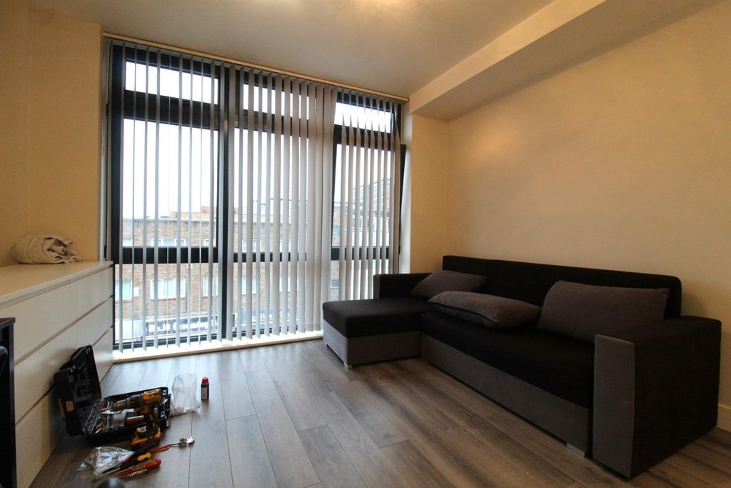 Property photo 3 of 6