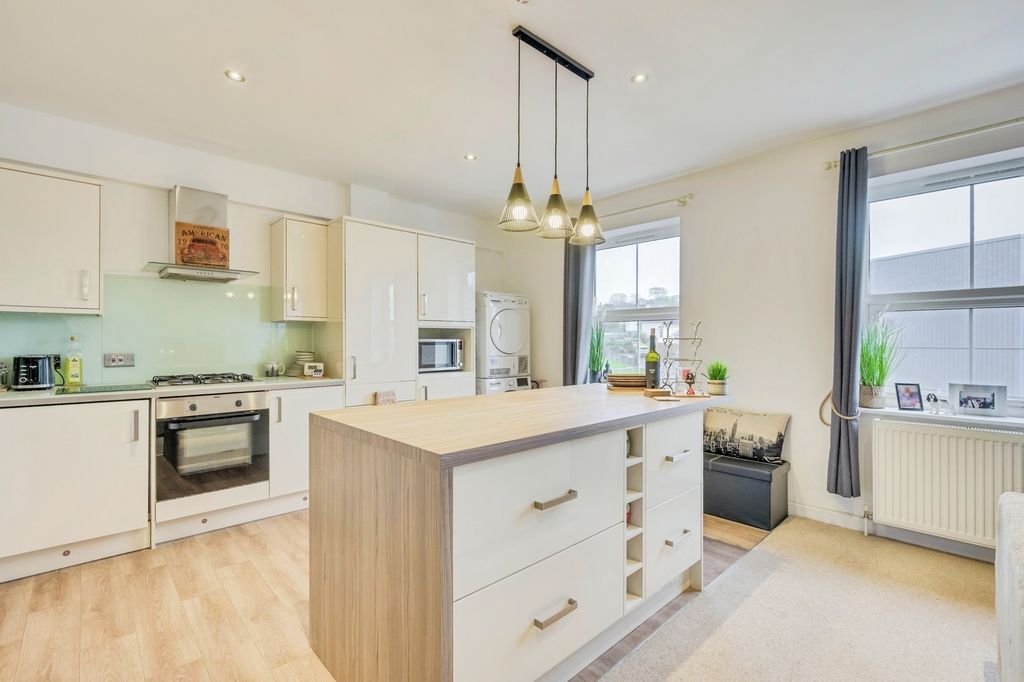 Property photo 2 of 17 Photo