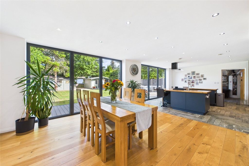 Property photo 2 of 21 Picture No. 25