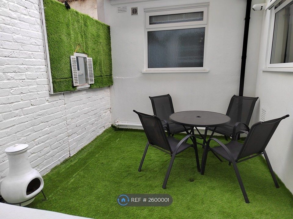 Property photo 2 of 3 Open Courtyard Just Refurbished