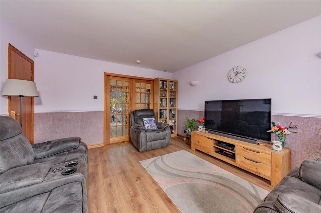 Property photo 3 of 17 2 Knapdale Place Dundee-5.Jpg