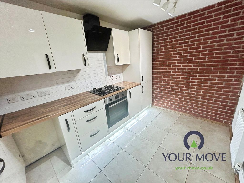 Property photo 3 of 17 Kitchen