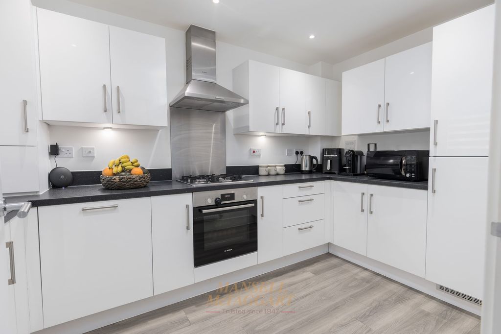 Property photo 2 of 32