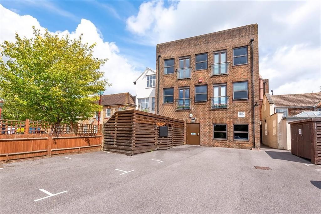 Property photo 1 of 7 (Main)