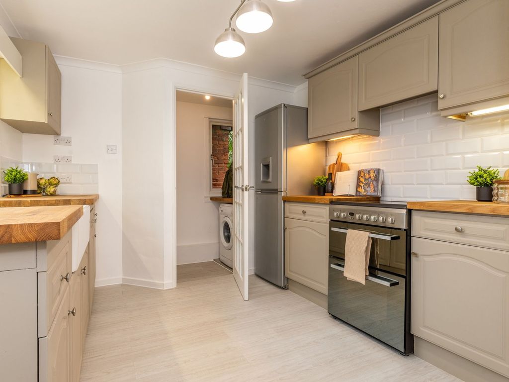 Property photo 2 of 27