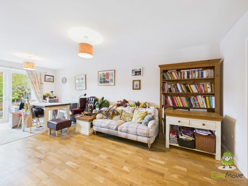 Property photo 3 of 17 Living Room - Charlotte Thomasson Ewemove Whitchu