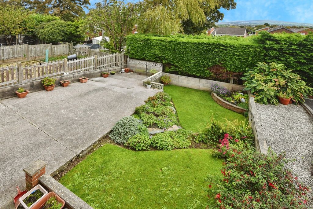 Property photo 3 of 17 Photo