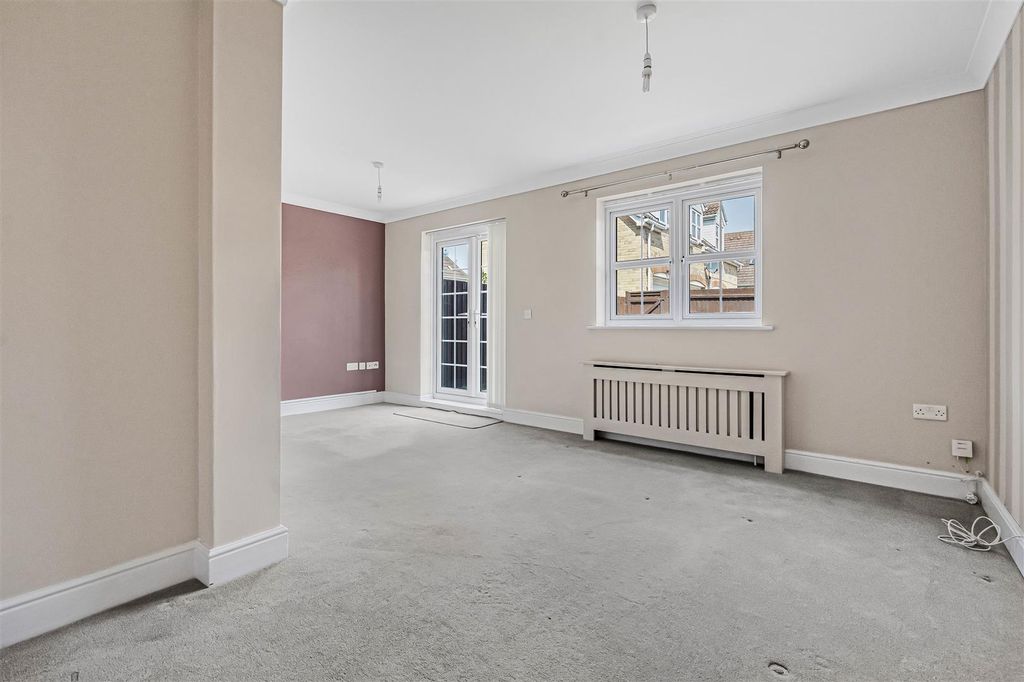 Property photo 2 of 18 12_60335.Jpg
