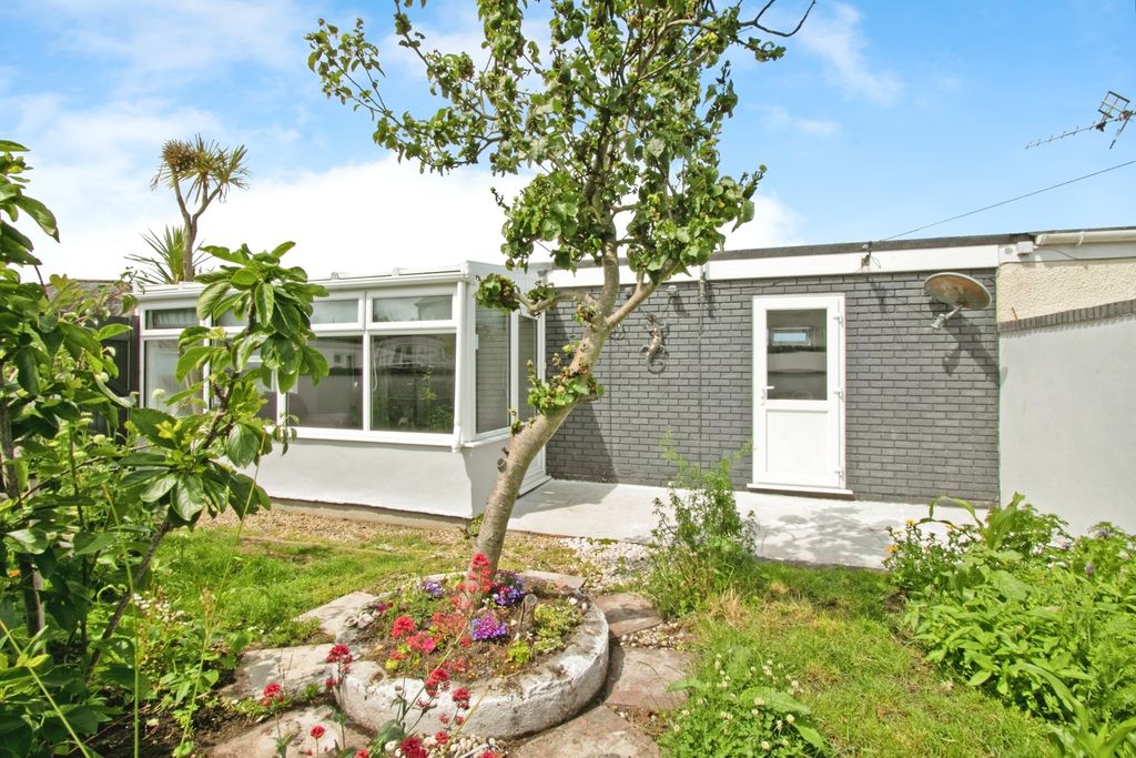Property photo 1 of 20 Front