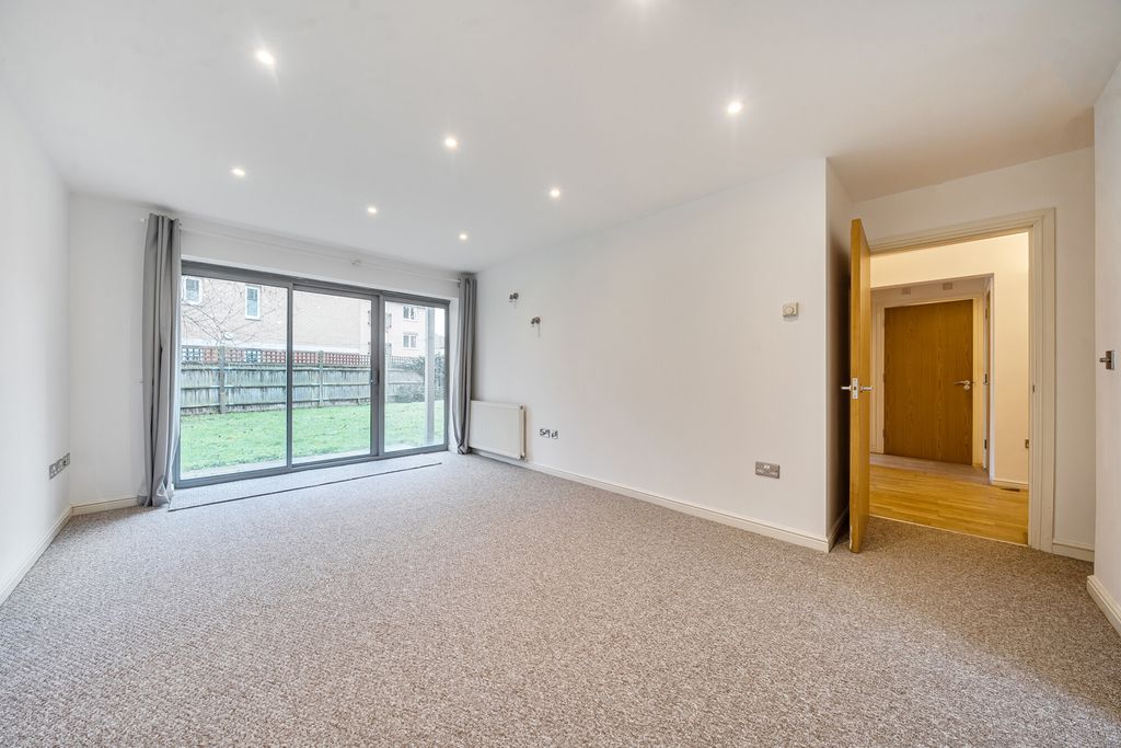 Property photo 3 of 18 Reception