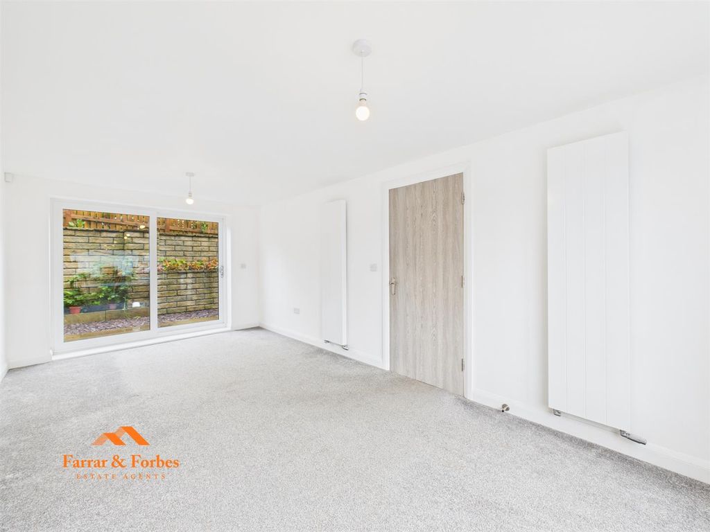 Property photo 3 of 30 Cam03956G0-Pr0150-Still008.Jpg