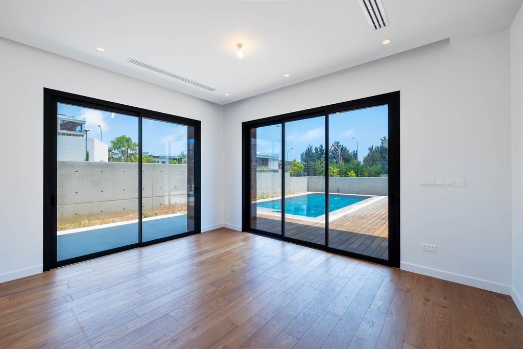 Property photo 2 of 30