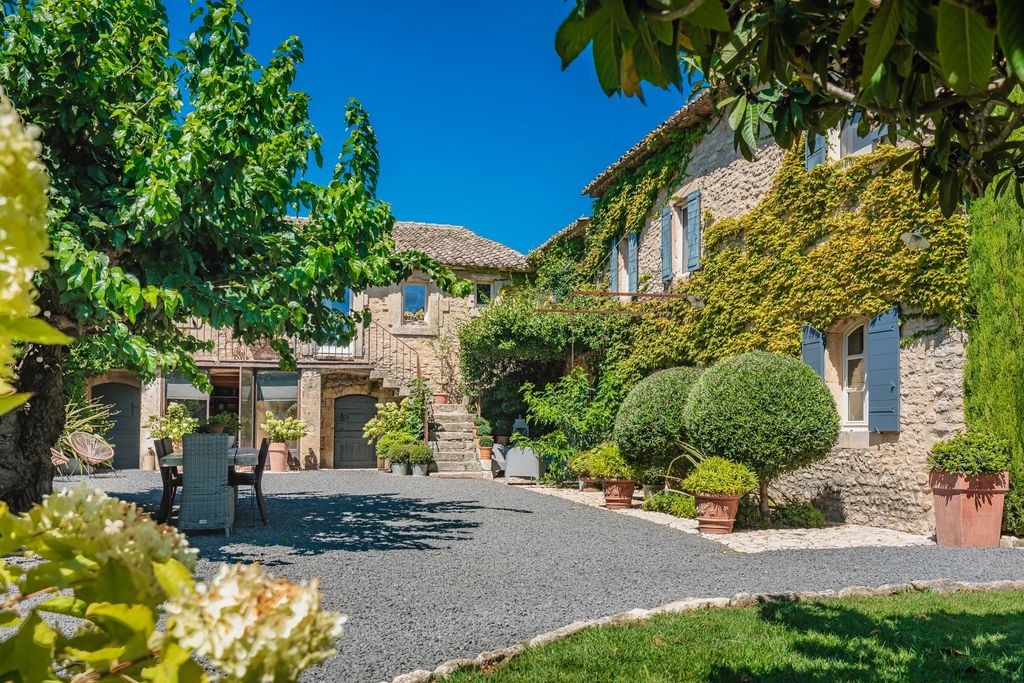 Property photo 2 of 11