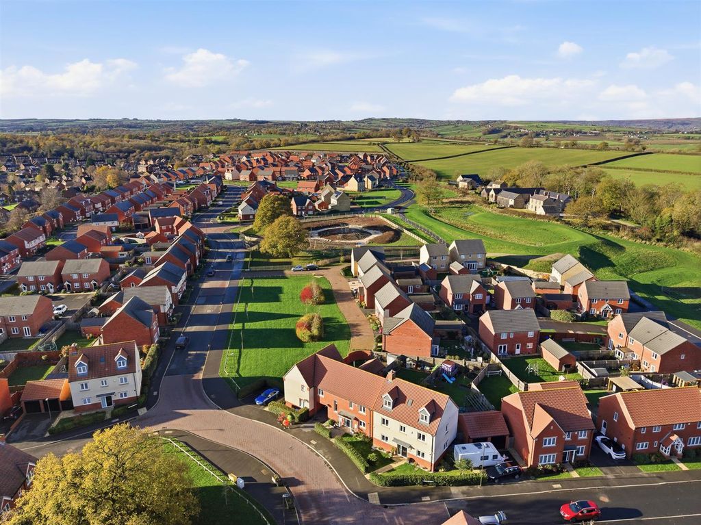 Property photo 2 of 33 Dji_20251125110054_0510_D.Jpg