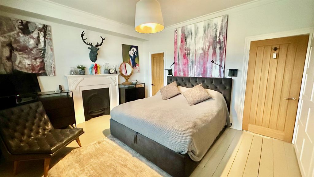 Property photo 3 of 45