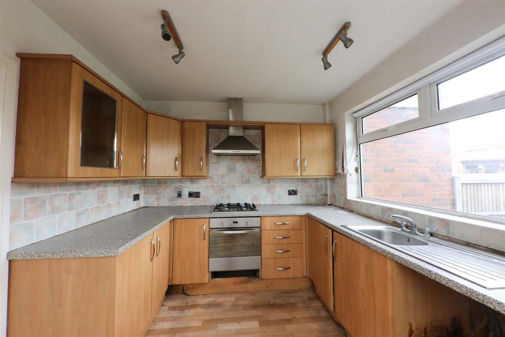 Property photo 3 of 14 Dining Kitchen