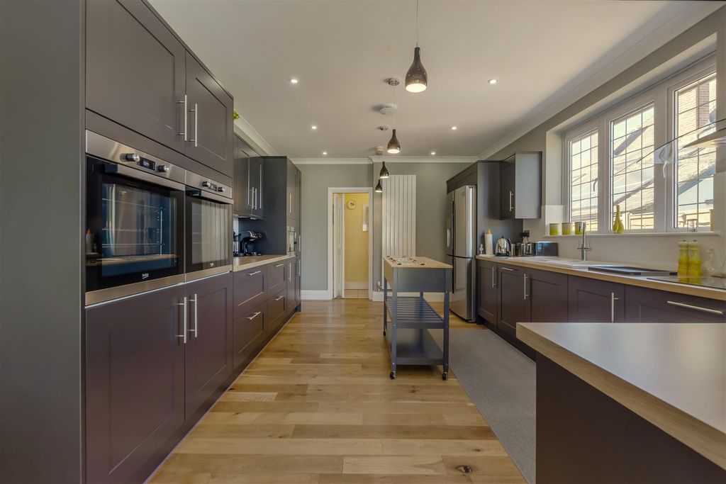 Property photo 1 of 21 8689855-Interior09.Jpg