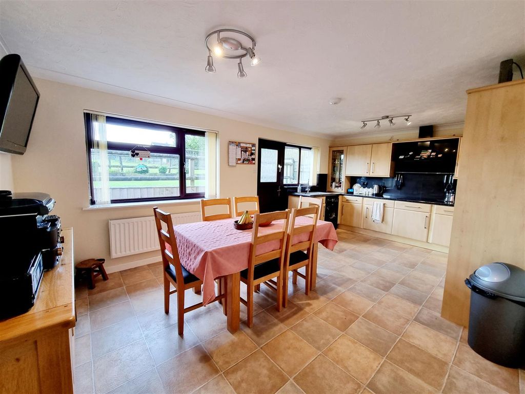 Property photo 3 of 19 Kitchen / Dining Room