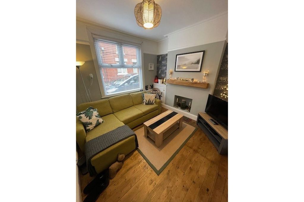 Property photo 1 of 16 Lounge