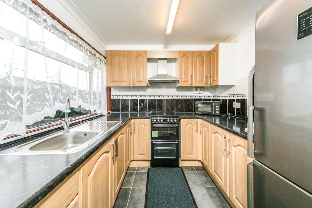 Property photo 3 of 9 19234137-A311-49d1-B