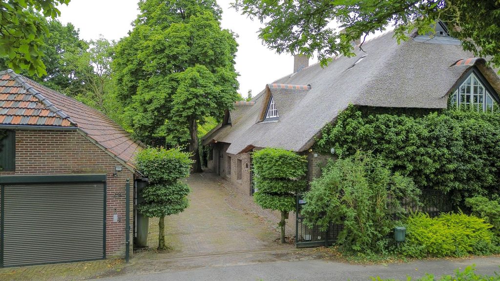 Property photo 2 of 53