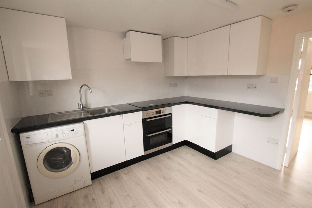 Property photo 1 of 9 Kitchen (Main)