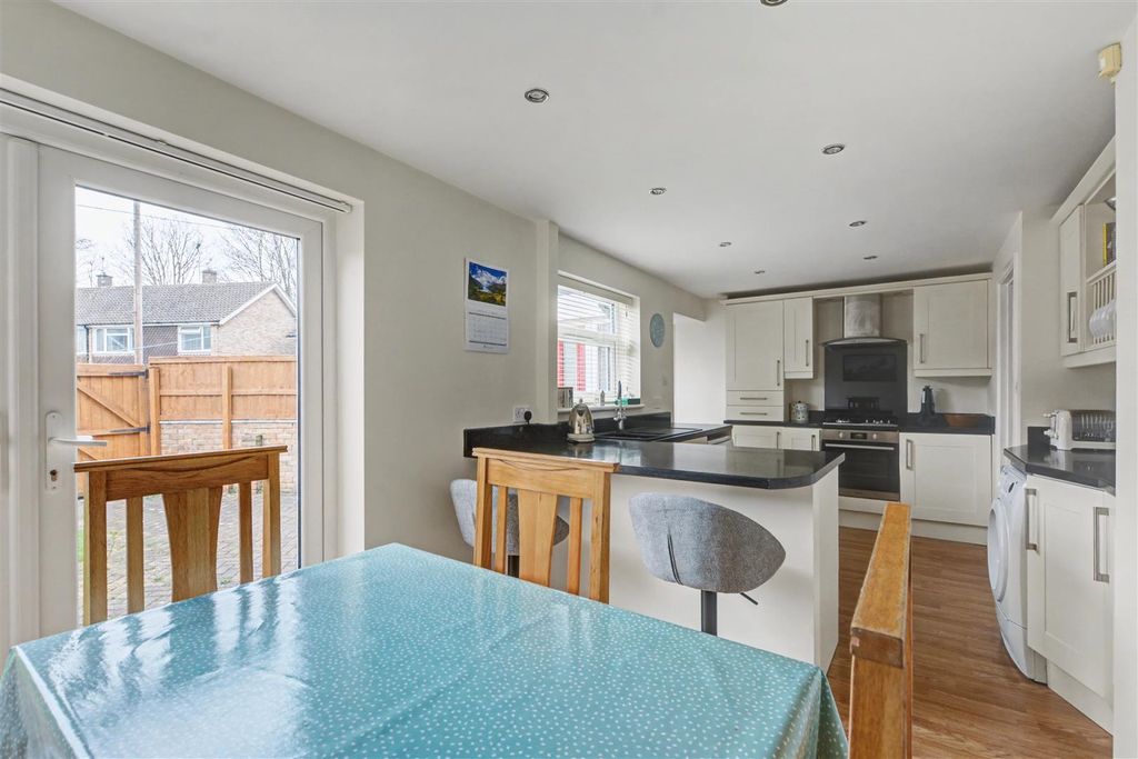 Property photo 3 of 25 Kitchen Diner_3.Jpeg